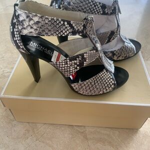 Michael Kors Women's Snakeskin Heels - Black and Gray